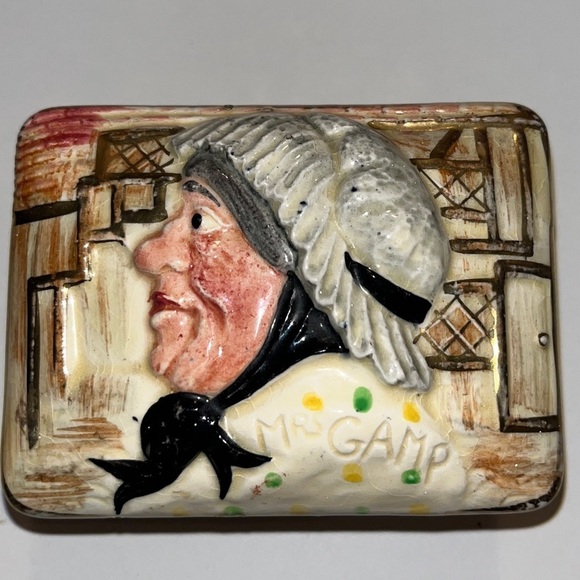 Mrs Gamp Sandland Porcelain Trinket Box - Picture 1 of 12